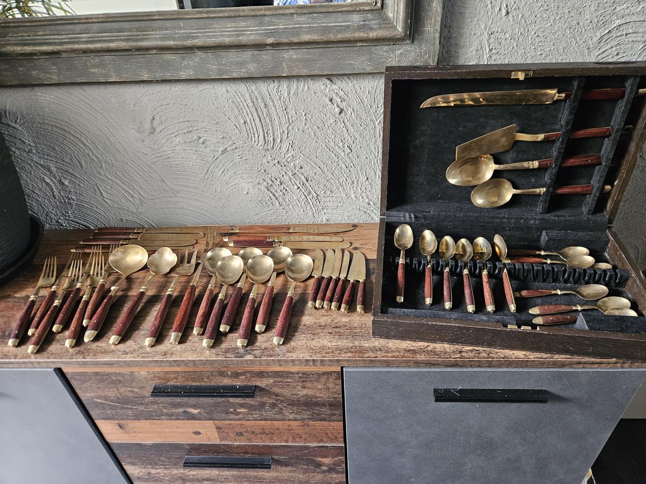 Antiek bestekset thailand brons & hout in Koffer - 60+ Delen