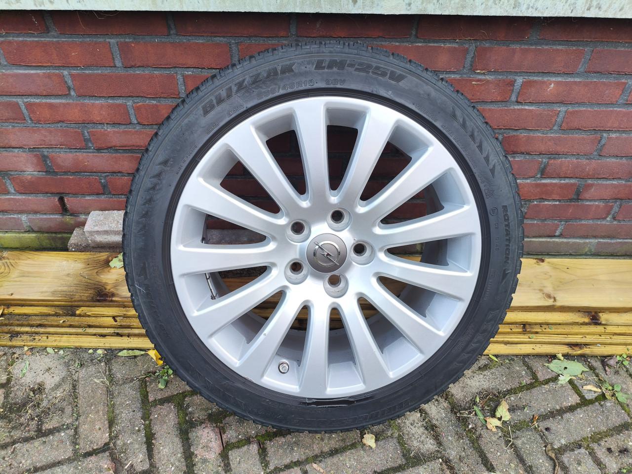 Winterbanden Opel Insignia a Blizzak 235/45/R18  96V