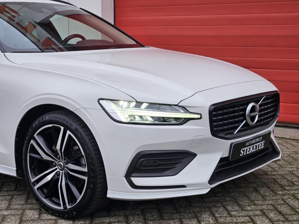 Volvo V60 2.0 b3 momentum advantage | r-design | acc | carplay