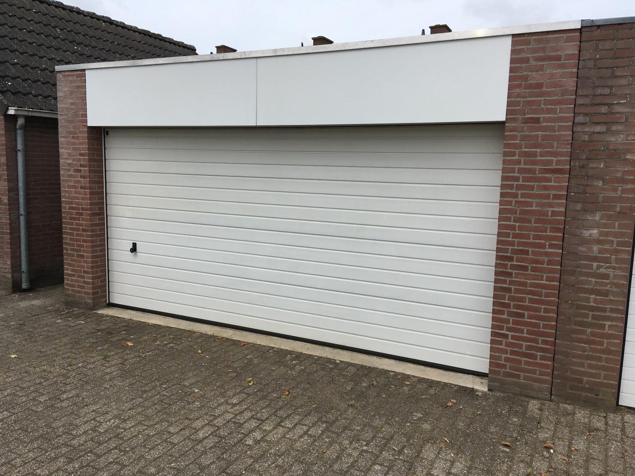 Te huur: Ruime dubbel garagebox 32m2