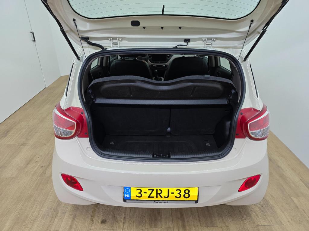 Hyundai I 10 occasion 1.0i i-motion | creme | tweedehands hyundai i10 | air