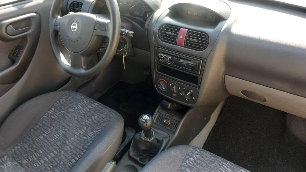 Opel Corsa 1,2 16v Comfort 5deurs bj:2001 apk 7-2027