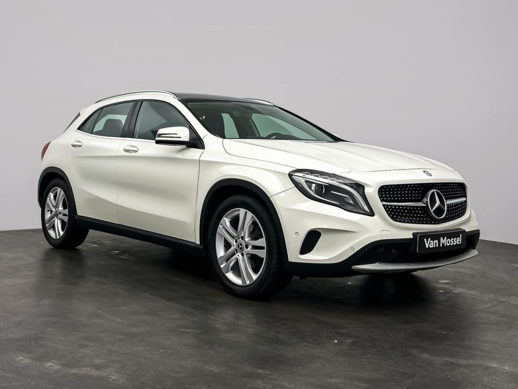 Mercedes-Benz Gla-klasse 180 ambition | panoramadak | navigatie | verwamde 