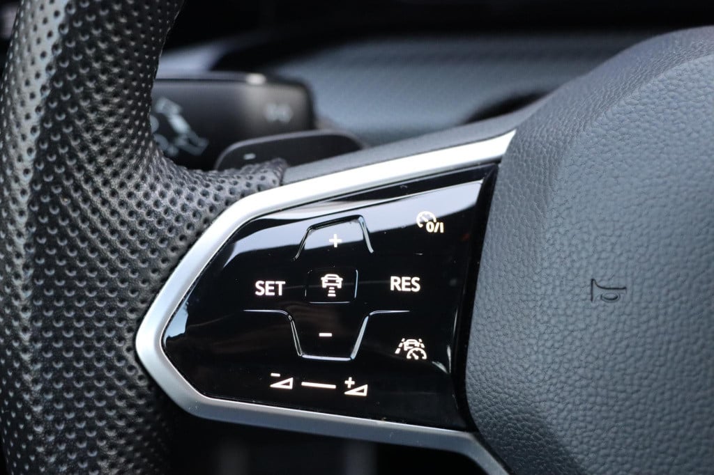 Volkswagen Golf variant 1.5 etsi r-line 150pk dsg7
