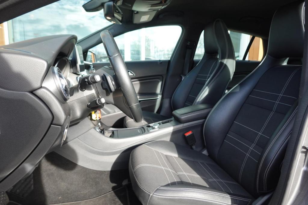 Mercedes-Benz Cla shooting brake 180 orangeart edition