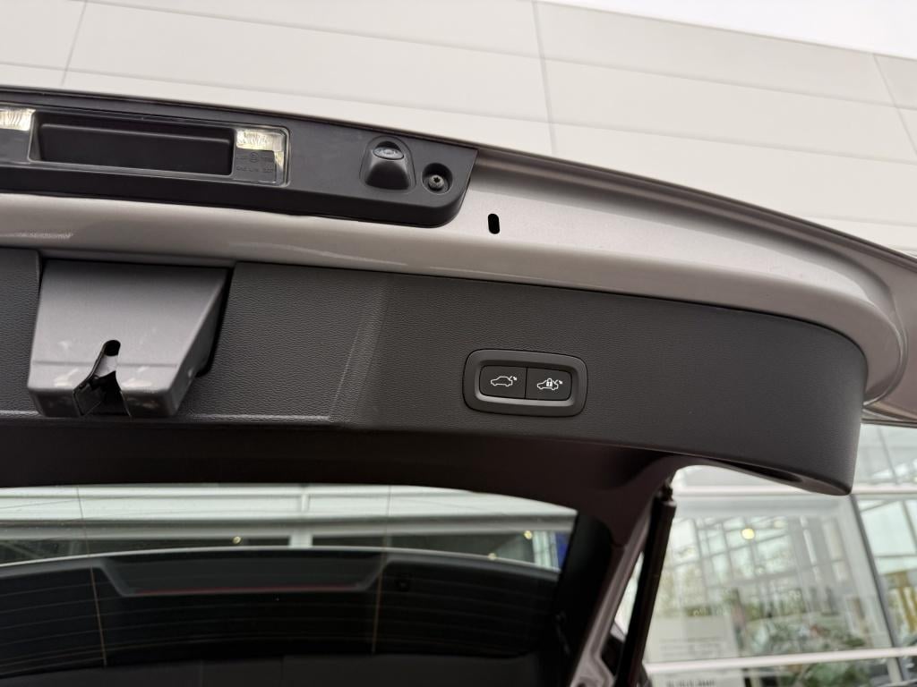 Volvo XC40 t5 262pk recharge ultimate dark