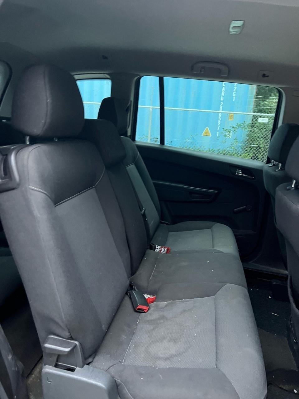 Opel Zafira 1.8 Essentia 7 zitter Jaar apk
