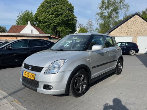 Suzuki swift 1.5 exclusive airco nap logisch
