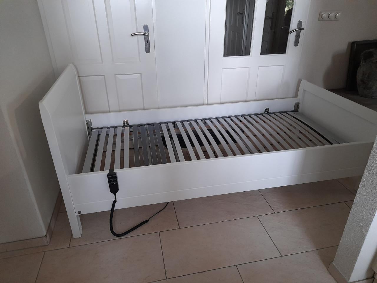 Senioren bed 90 x 200 met elektrisch verstelbare bossflex lattenbodem