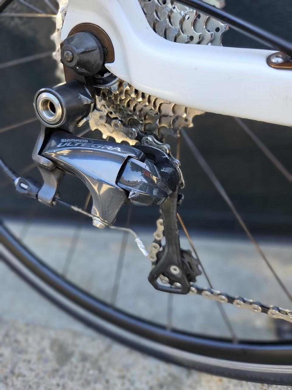 Huissoon carbon racefiets met Ultegra 11-speed.