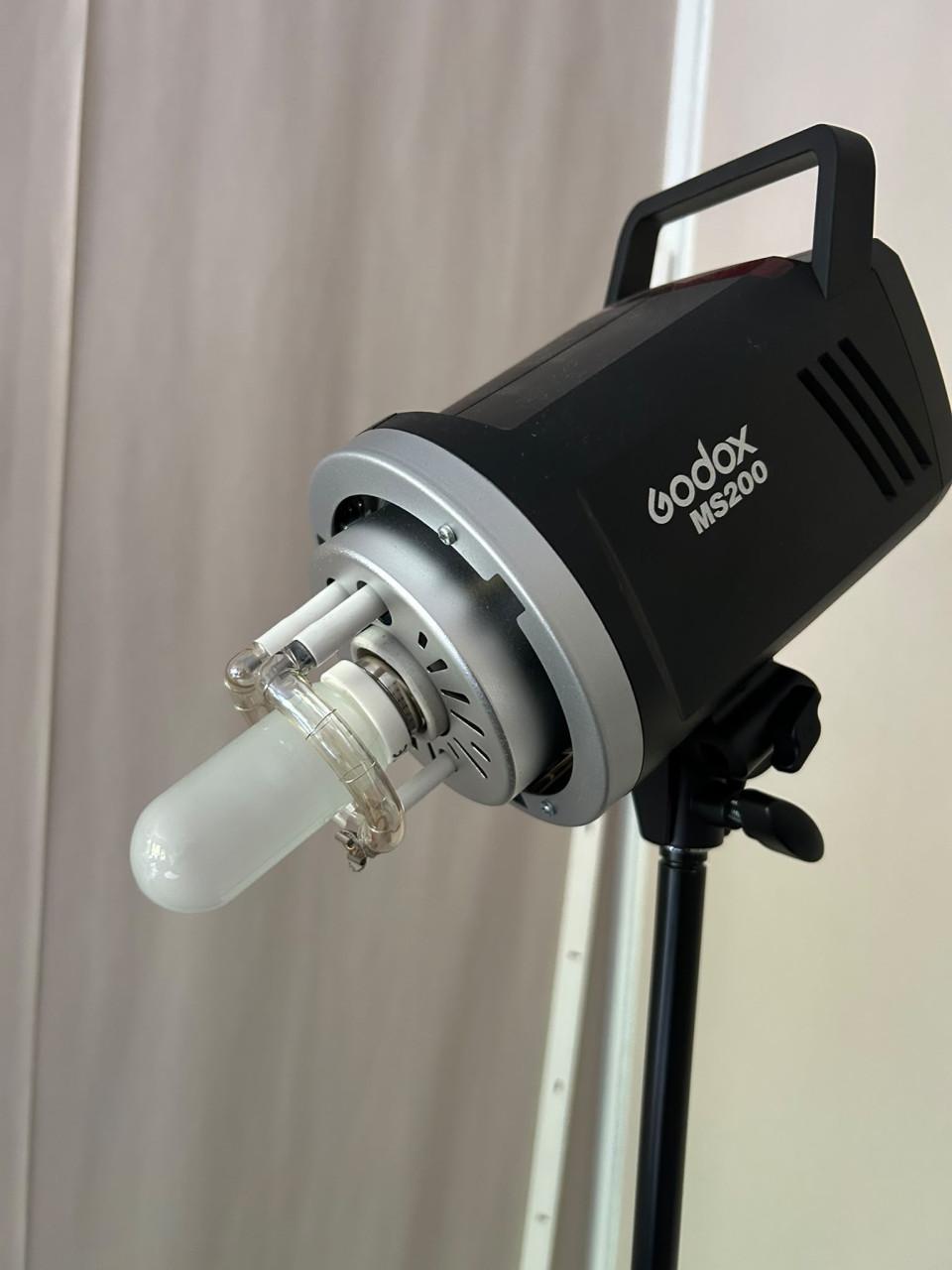 Godox studioflitser en Neewer softbox