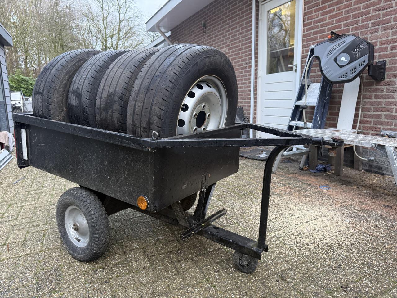 Velgen met banden Renault master 225 65 16