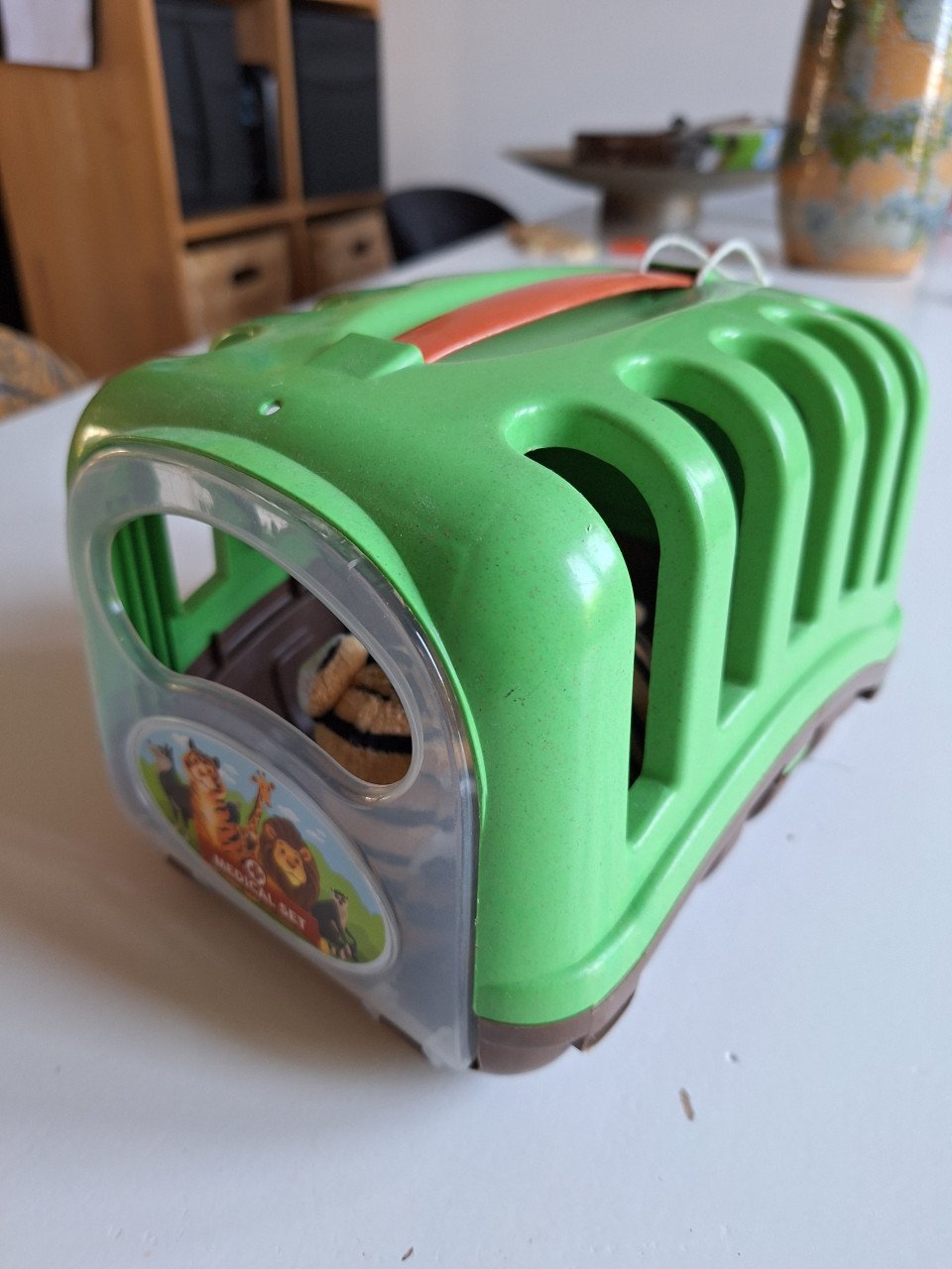 Knuffel in reismandje