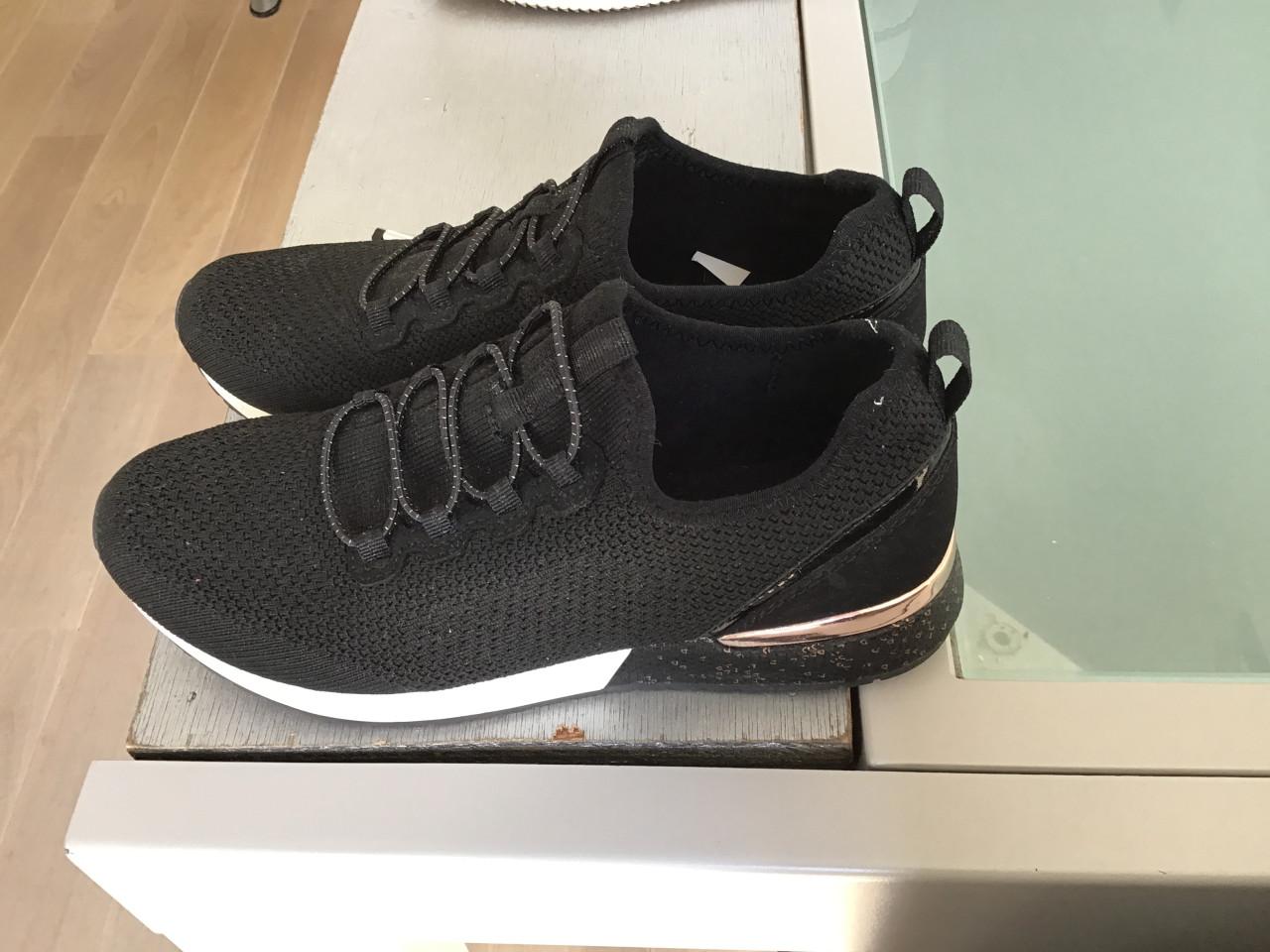 Nieuwe schoenen maat 40