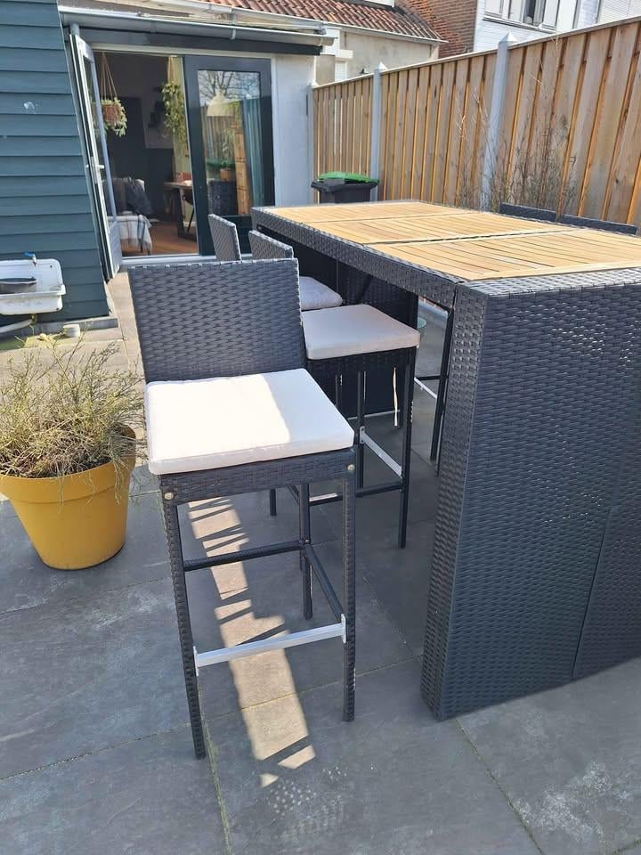 Tuin barset met 6 barkrukken