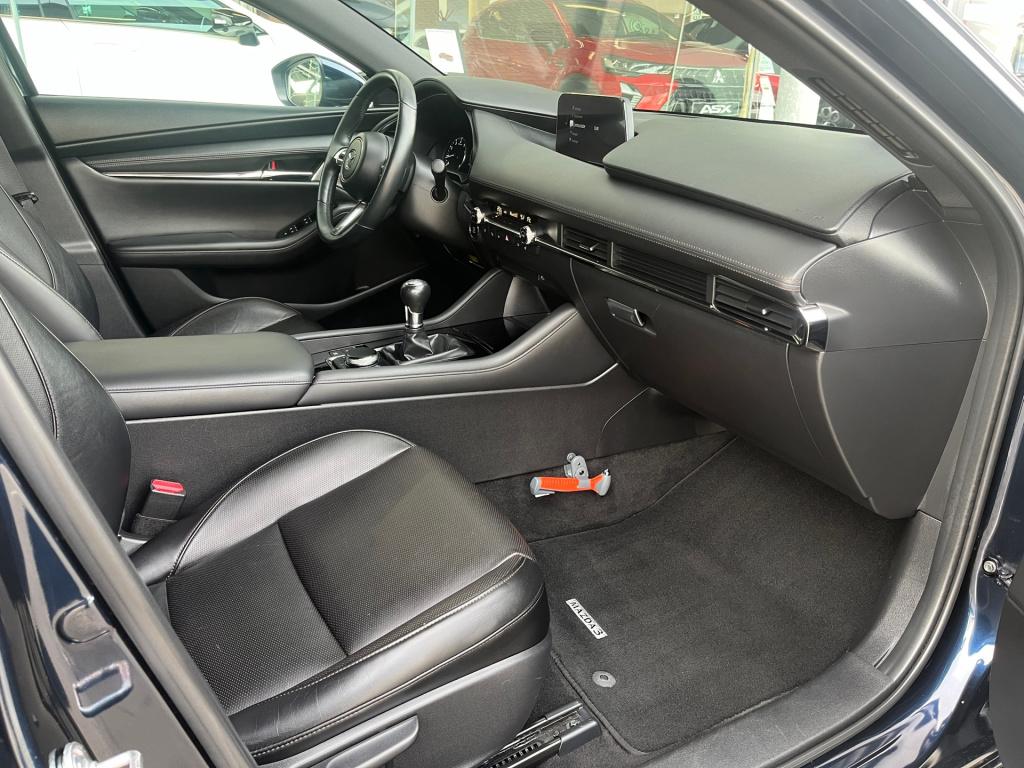 Mazda 3 2.0 skyactiv-x 180 pk luxury |aero pack|bose|trekhaak|rijklaar