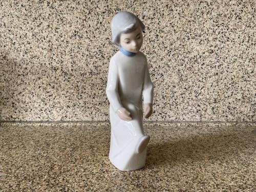 Porceleinen beeldje. Merk: REX. Valencia.   Handpainted Spanje. Hoog: 22 cm