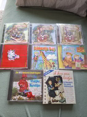 8 kinder cd s