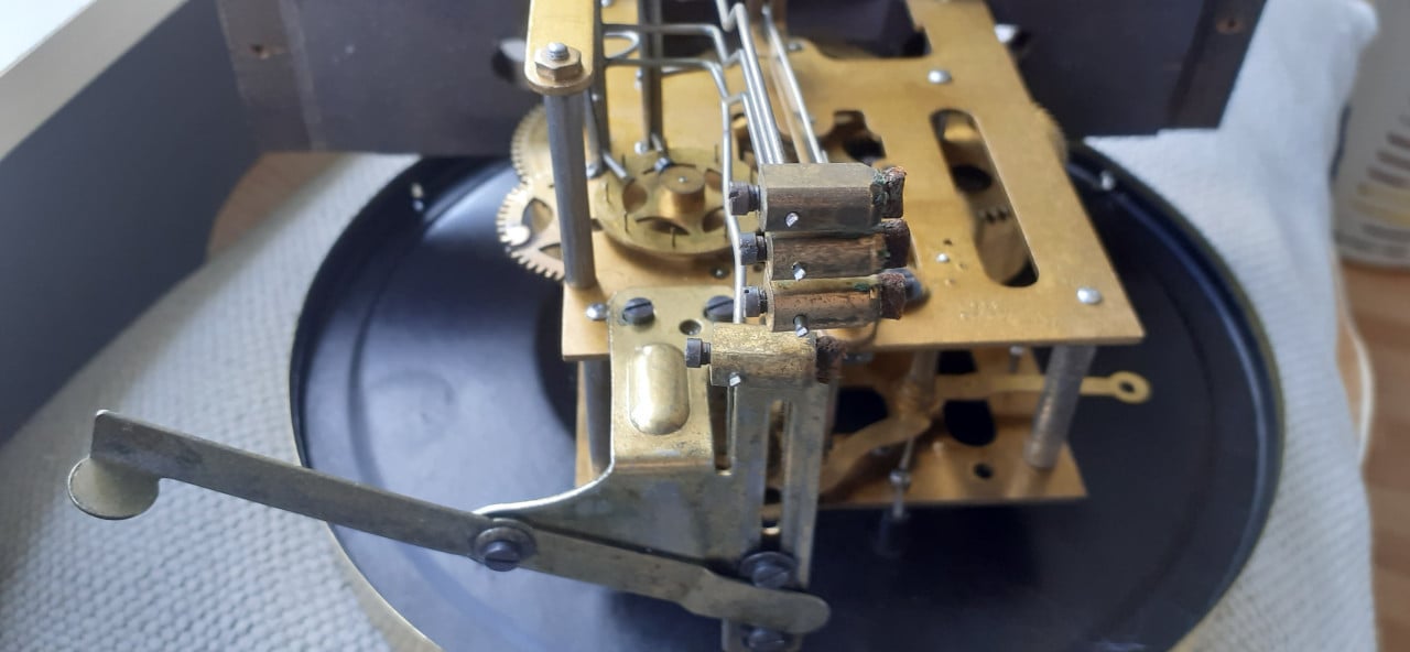 Antieke regulateur uit 1930 junghanz pfeilkreuz goed lopend merk junghanz