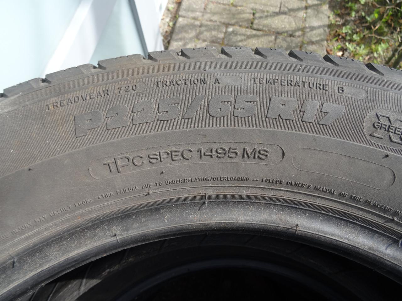 Vier autobanden van merk Mazda CX5