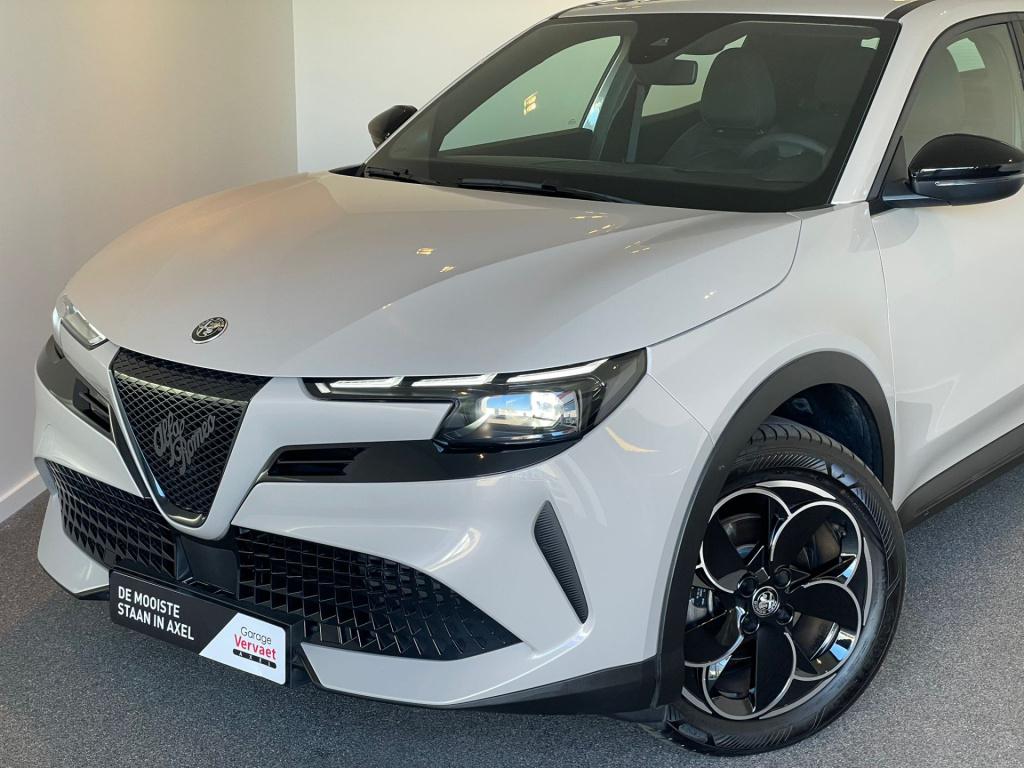 Alfa Romeo Junior elettrica 54 kwh