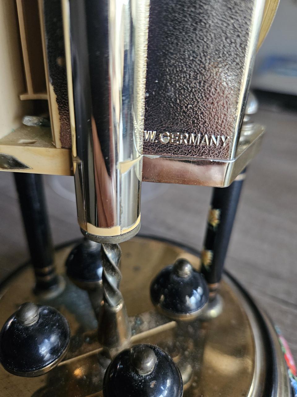 Mooie duitse Hermle torsie/stolpklok met kleurrijke bloemen