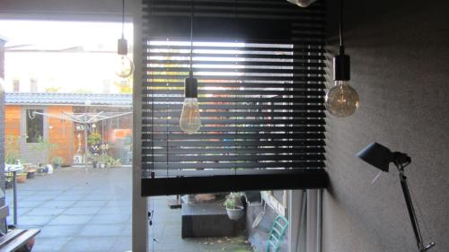 ZWART HOUTEN LUXAFLEX