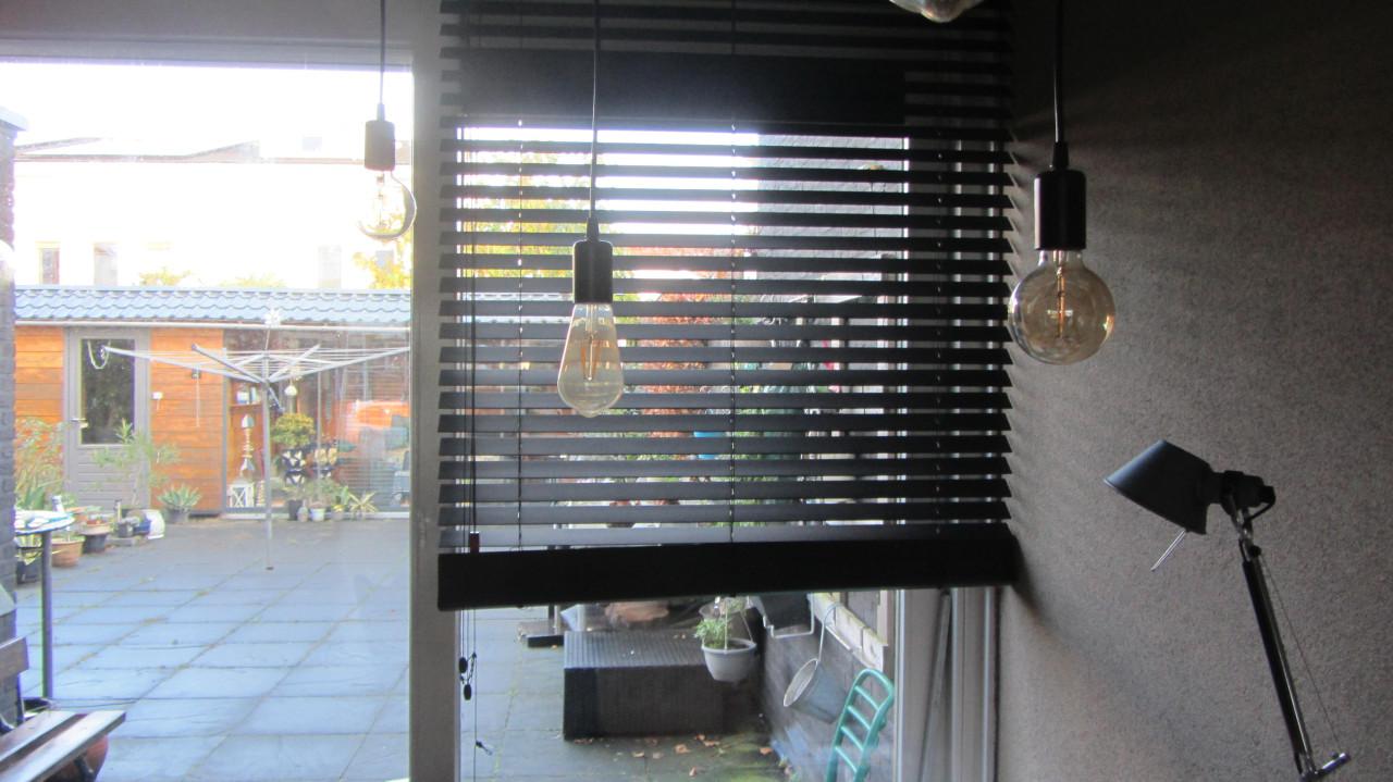 ZWART HOUTEN LUXAFLEX