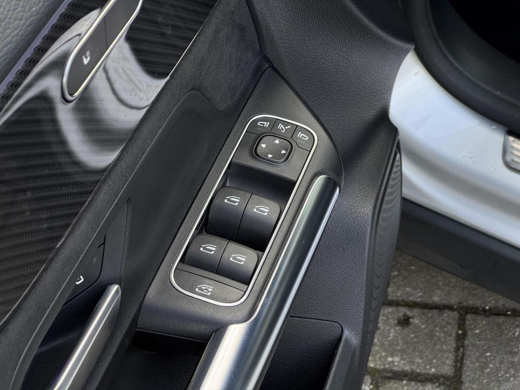 Mercedes-Benz Gla-klasse 200 amg line edition incl. trekhaak afneembaar!