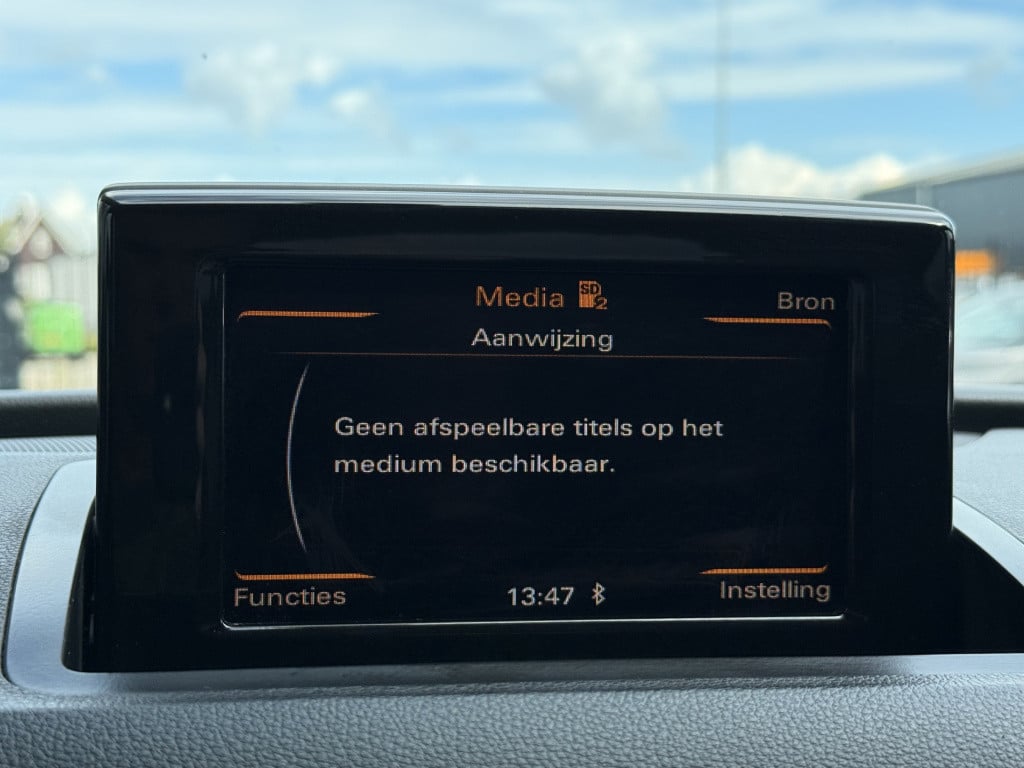 Audi Q3 2.0 tfsi quattro | afn trekhaal | stoelverwarming | half leder | pa