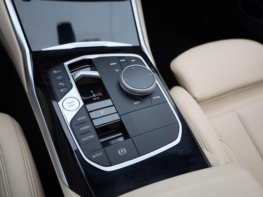 BMW 3-serie touring 330e xdrive | automaat | lmv | head up dsiplay | trekha
