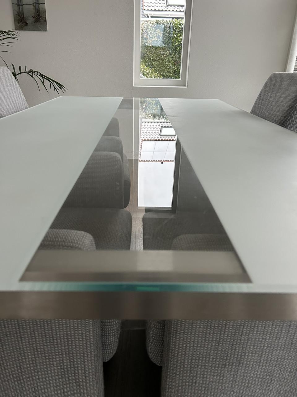 Eettafel met glas en RVS