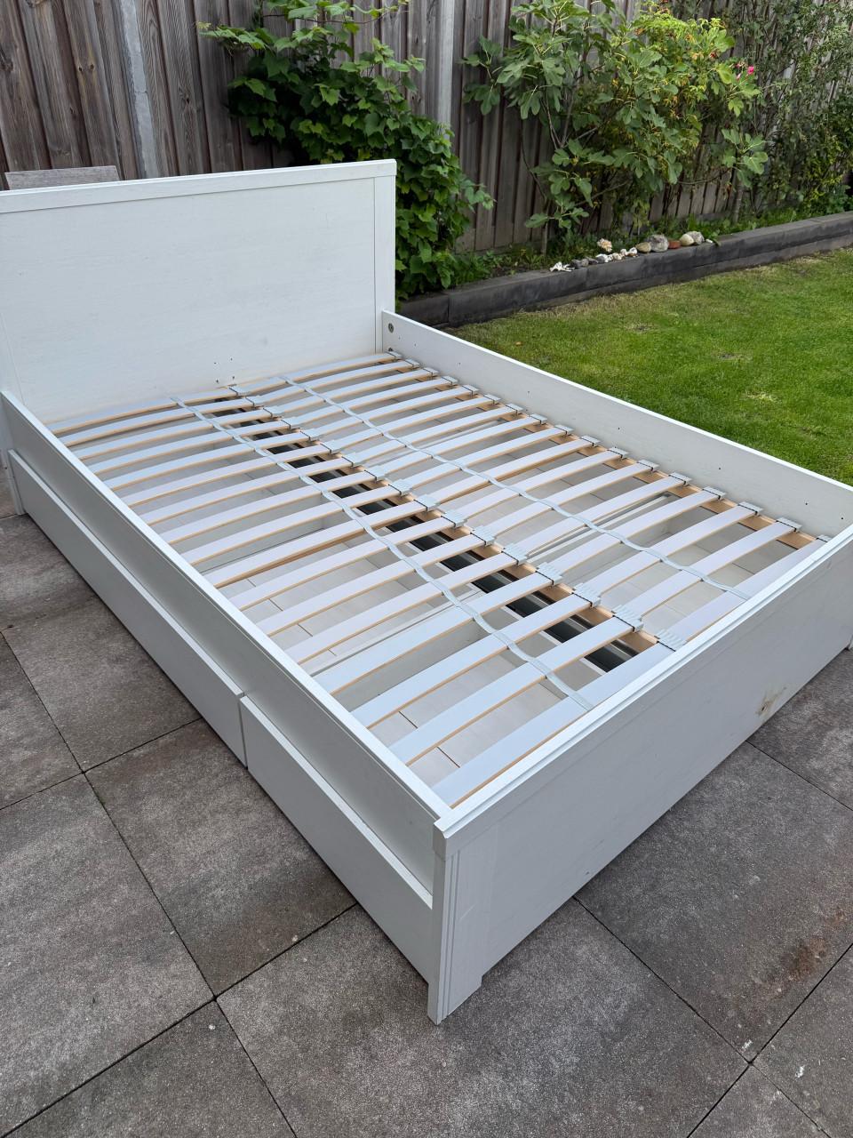 Tweepersoonsbed 140 x 200 cm – wit