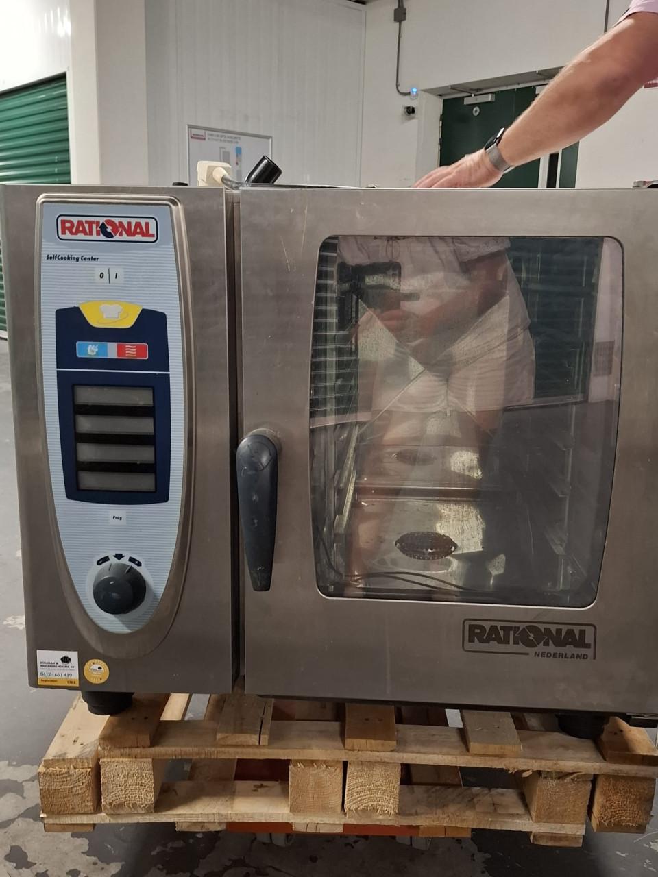 Rational self cooking centre