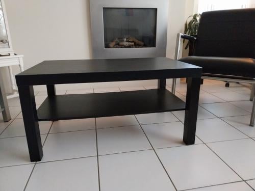 Kleine zwarte salon tafel of bijzettafel