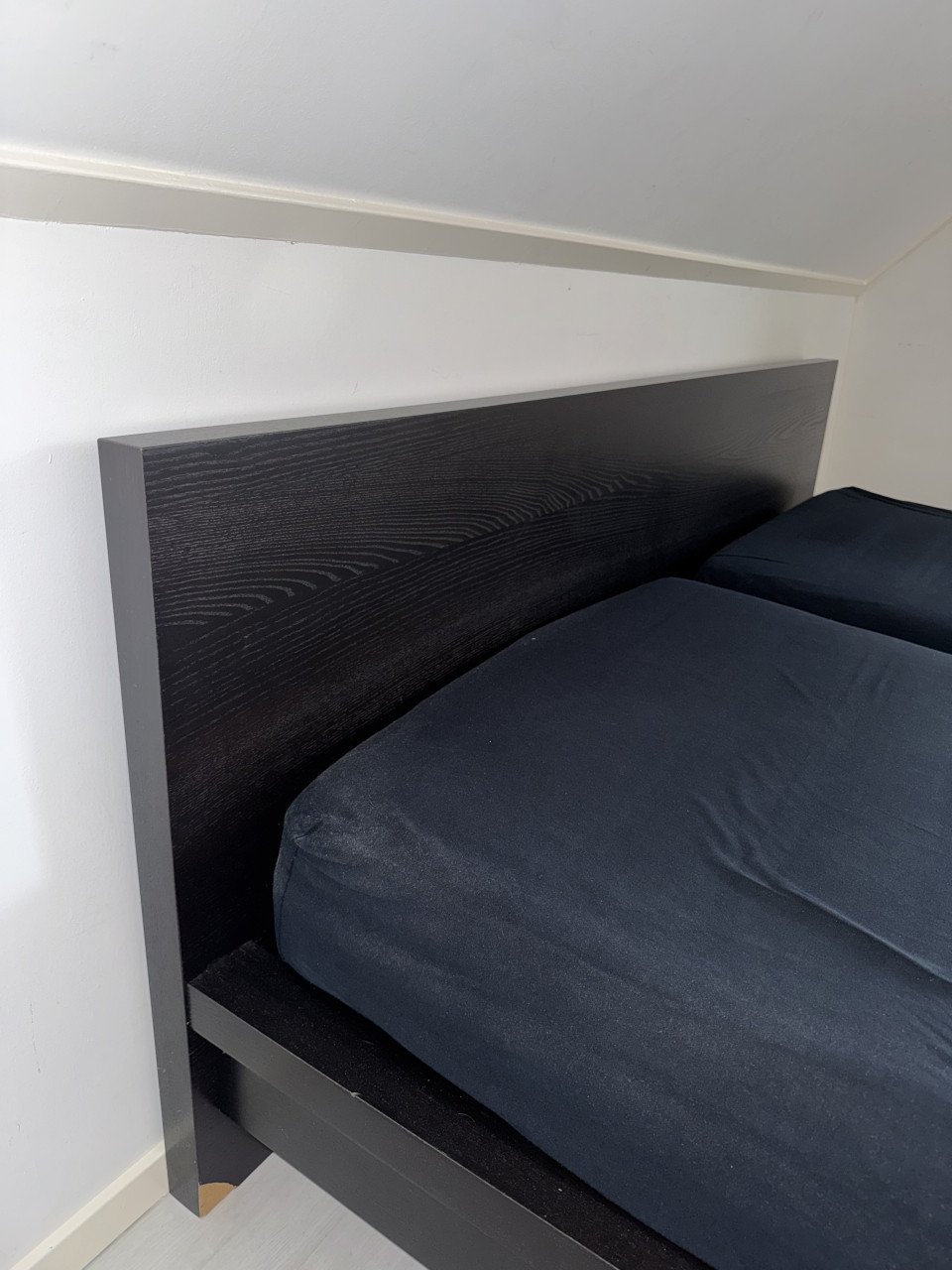Zwart tweepersoonsbed
