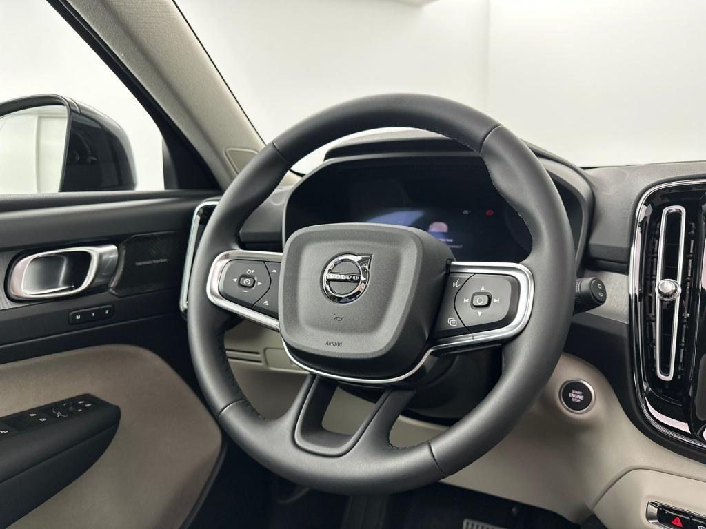 Volvo XC40 b4 gt plus dark pano