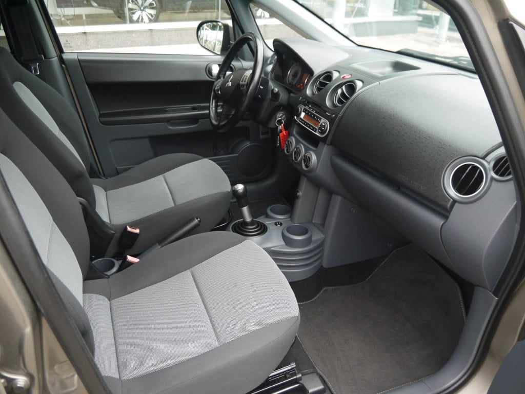 Mitsubishi Colt 1.3 intro edition|trekhaak|rijklaar