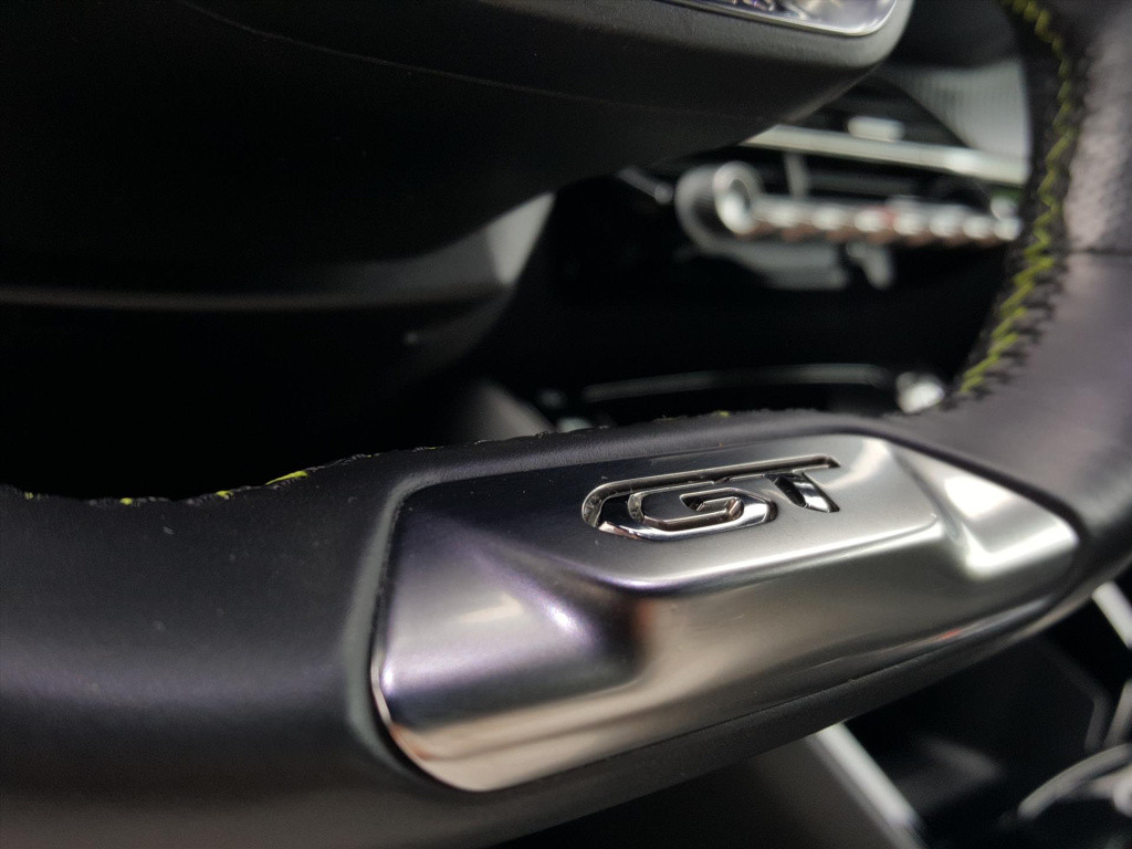 Peugeot 208 gt 1.2 puretech 100pk (vol)automaat (eat8) | navigatie 3d cockp