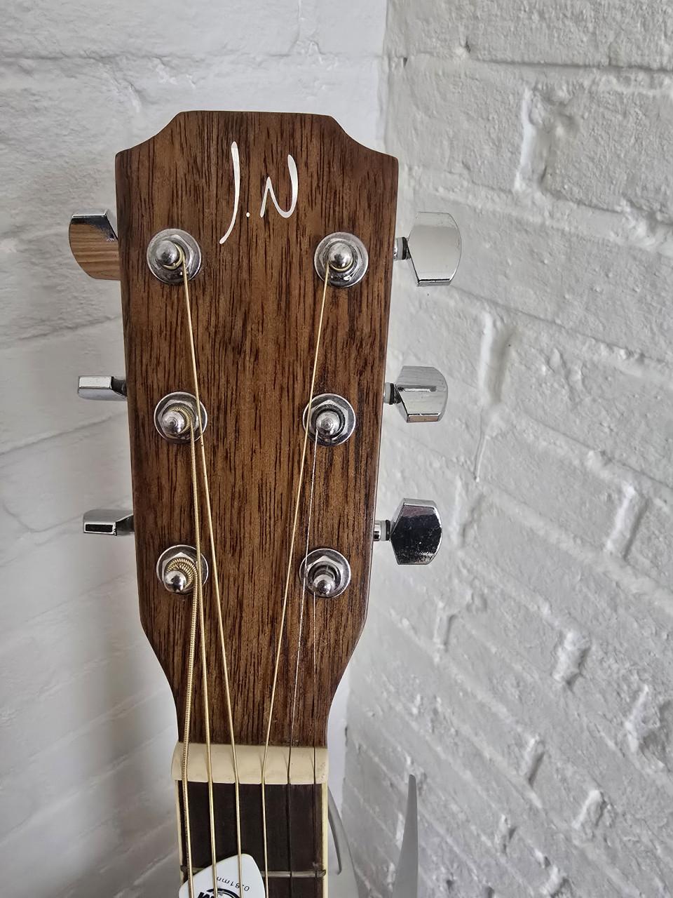 Te Koop : JAMES NEGILAN AKOESTISCHE GITAAR ASY-D