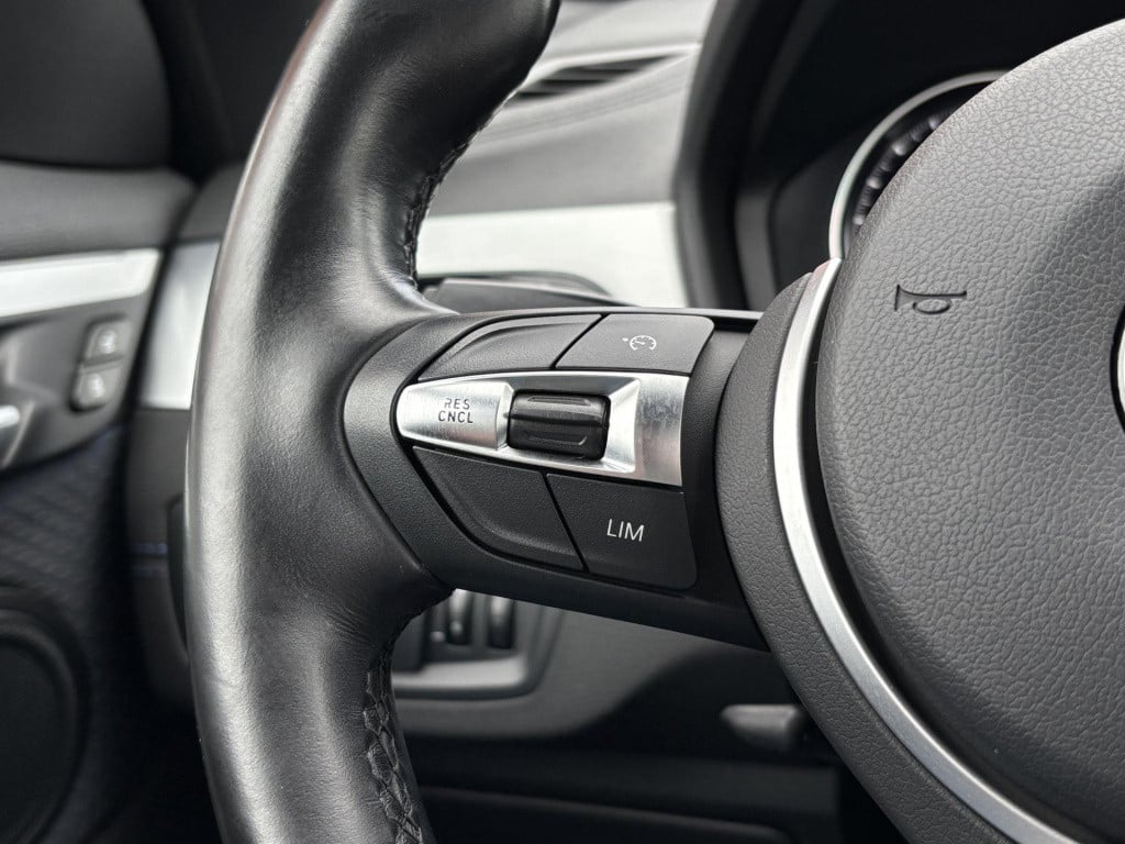 BMW X1 sdrive18i high executive m sport | trekhaak afneembaar | sportstoele