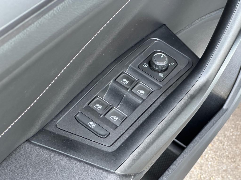 Volkswagen T-roc 1.5 tsi 150pk dsg style | camera | navi | adapt. cruise | 