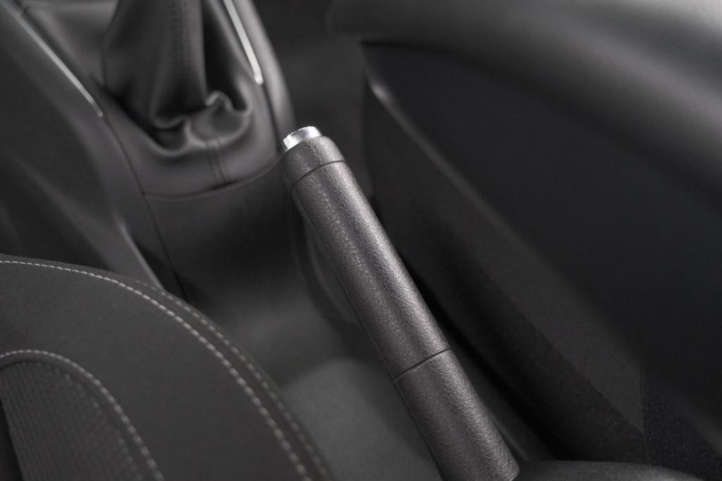 Peugeot 208 puretech 82 blue lease allure | parkeersensoren | climate contr