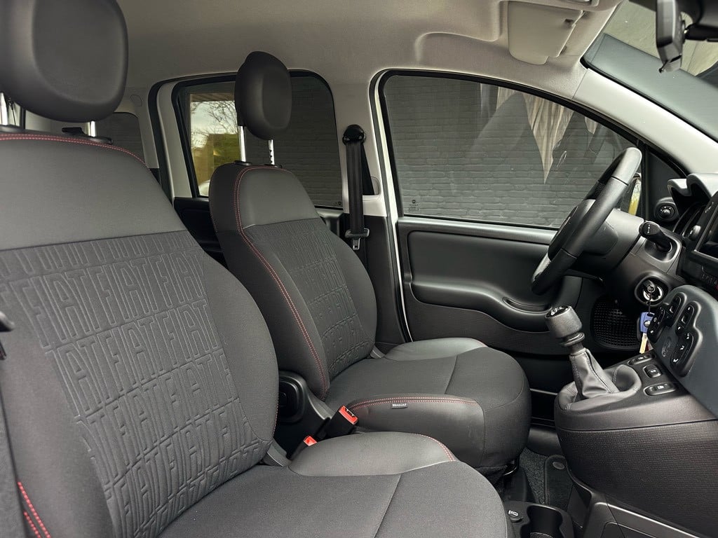 Fiat Panda 1.0 hybrid red cross hybrid // nieuwstaat // 17.000km //