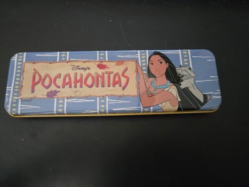 Vintage Disney Pocahontas pennenblik gemaakt van metaal Afm. 20x6.5x2cm