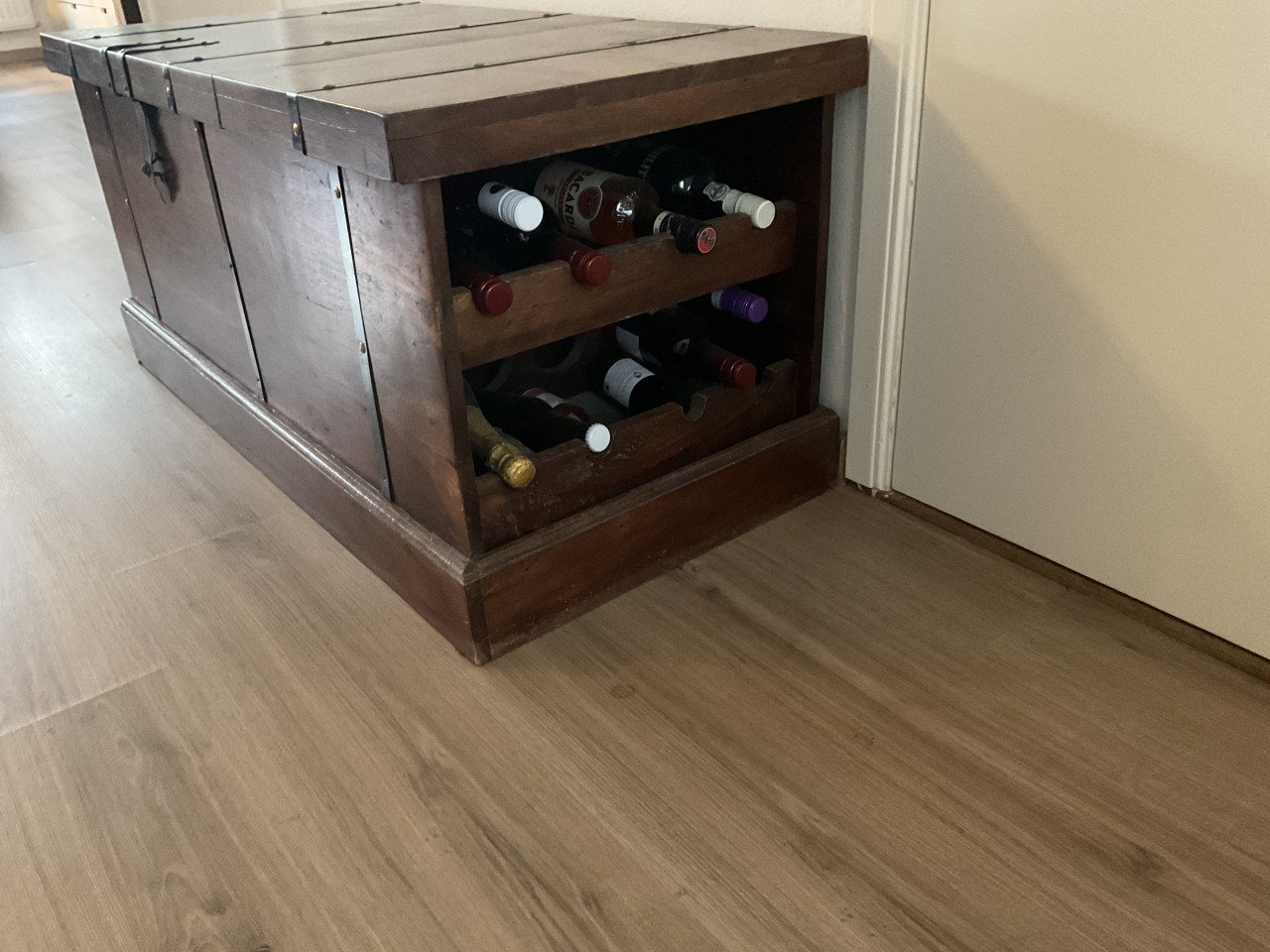 Koloniale houten kist / salontafel met opbergruimte