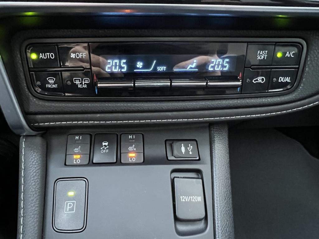 Toyota Auris 1.8 hybrid bus. pro