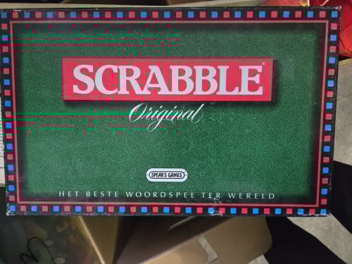 Spel: Scrabble Original. Kleine beschadigingen aan doos, wel compleet