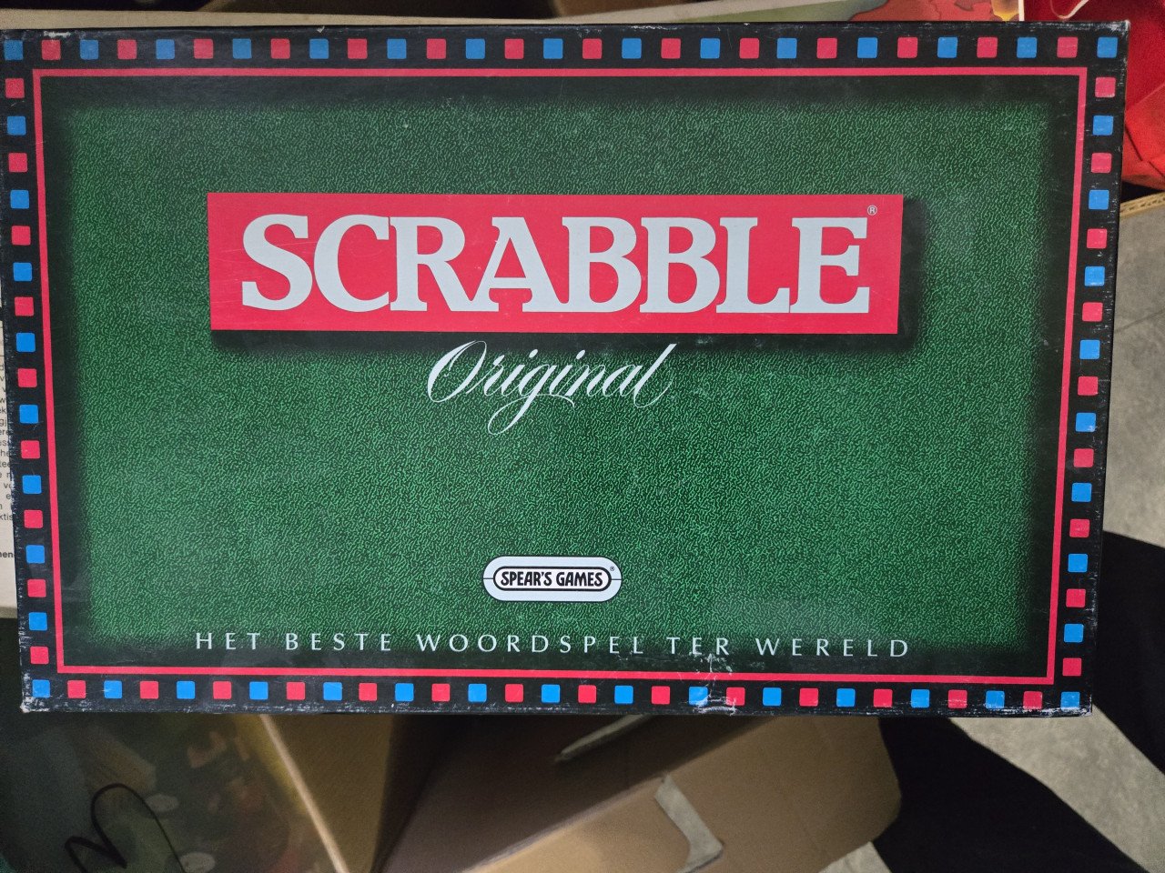 Spel: Scrabble Original. Kleine beschadigingen aan doos, wel compleet