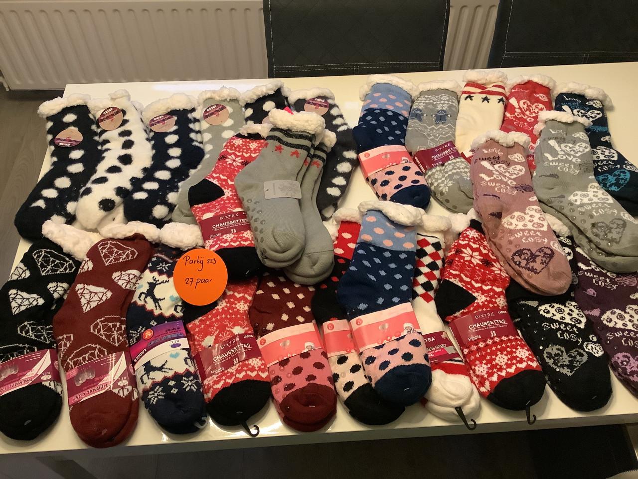 Partij leuke fluffy sokken met antislip. ( partij 223)